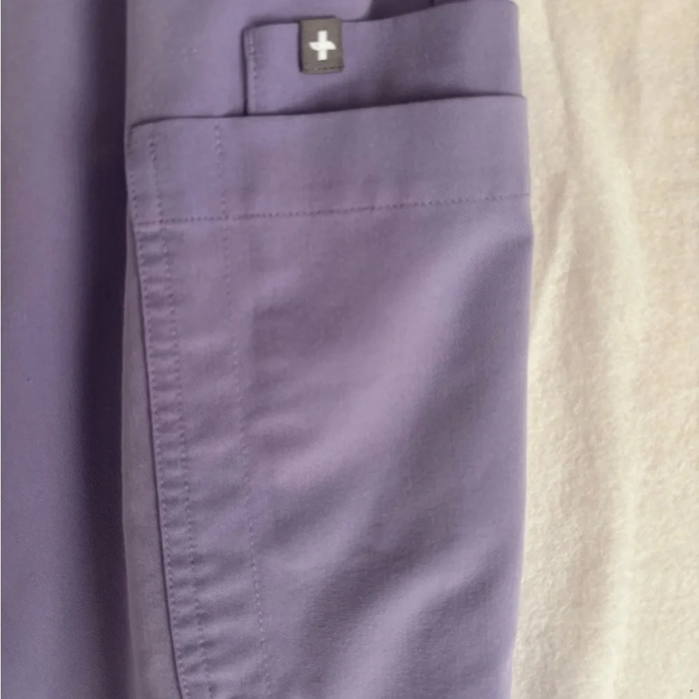 Figs Women's Lavender Dew Scrub Set - TECHNICAL COLLECTION - Picture 10 of 11